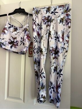 Gottex Purple Floral Print Active bra Top and matching Yoga leggings